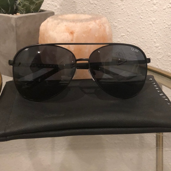 QUAY “Vivienne” Sunglasses